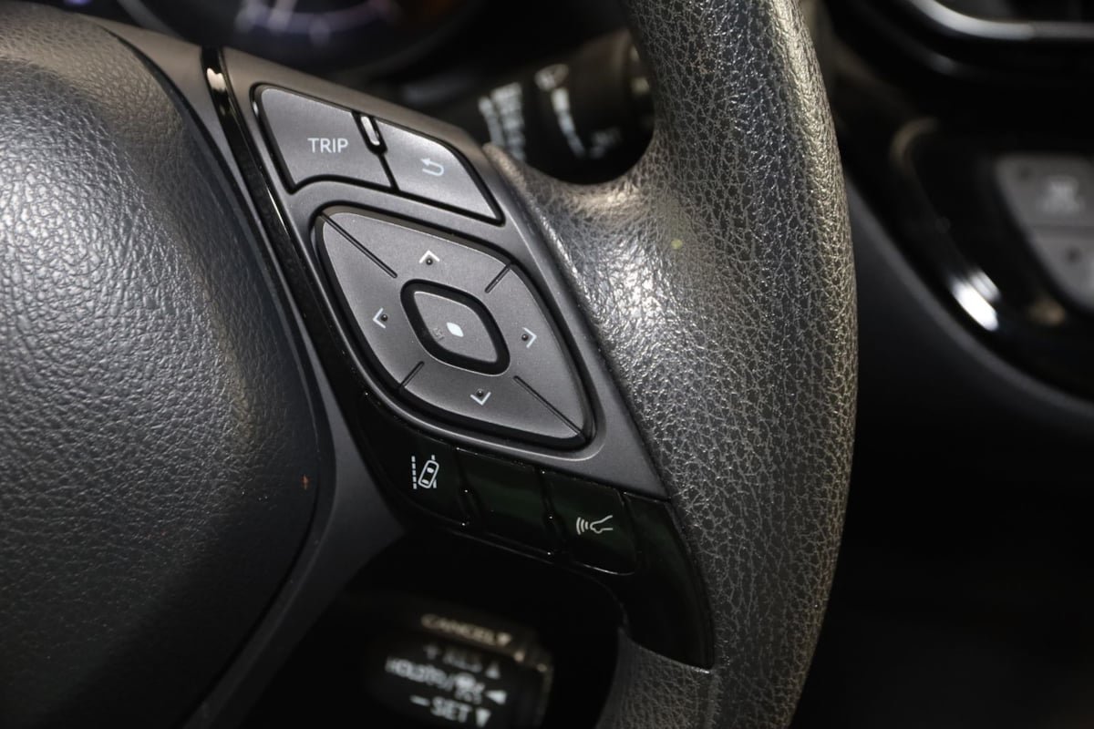 Used 2021 Toyota C-HR LE FWD image 29