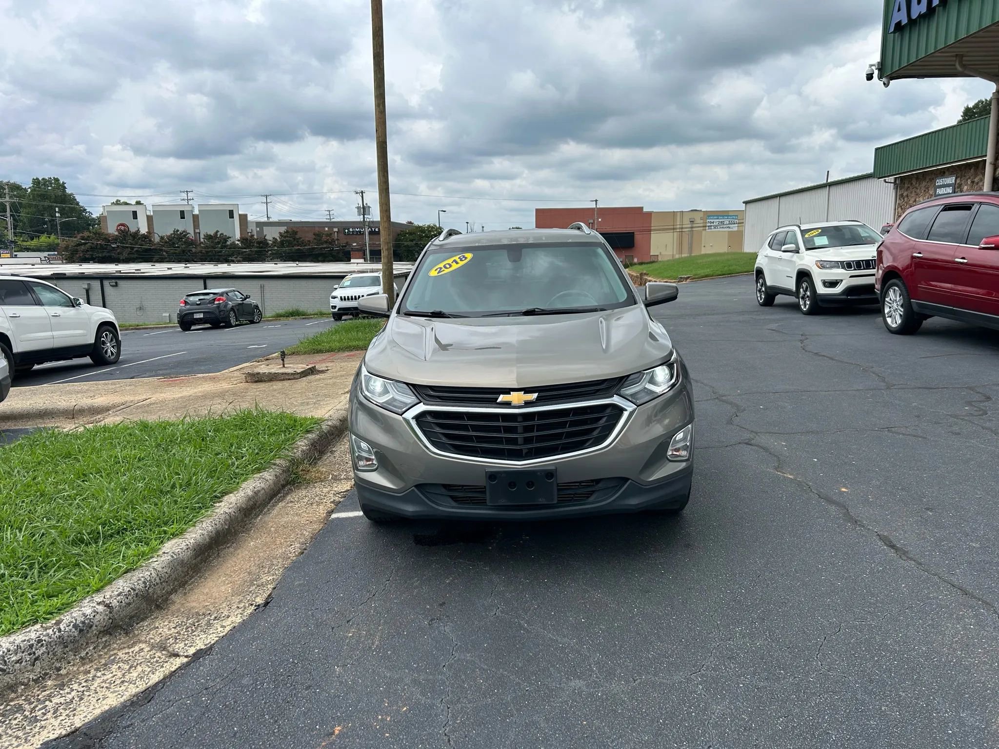 Used 2018 Chevrolet Equinox LT image 2