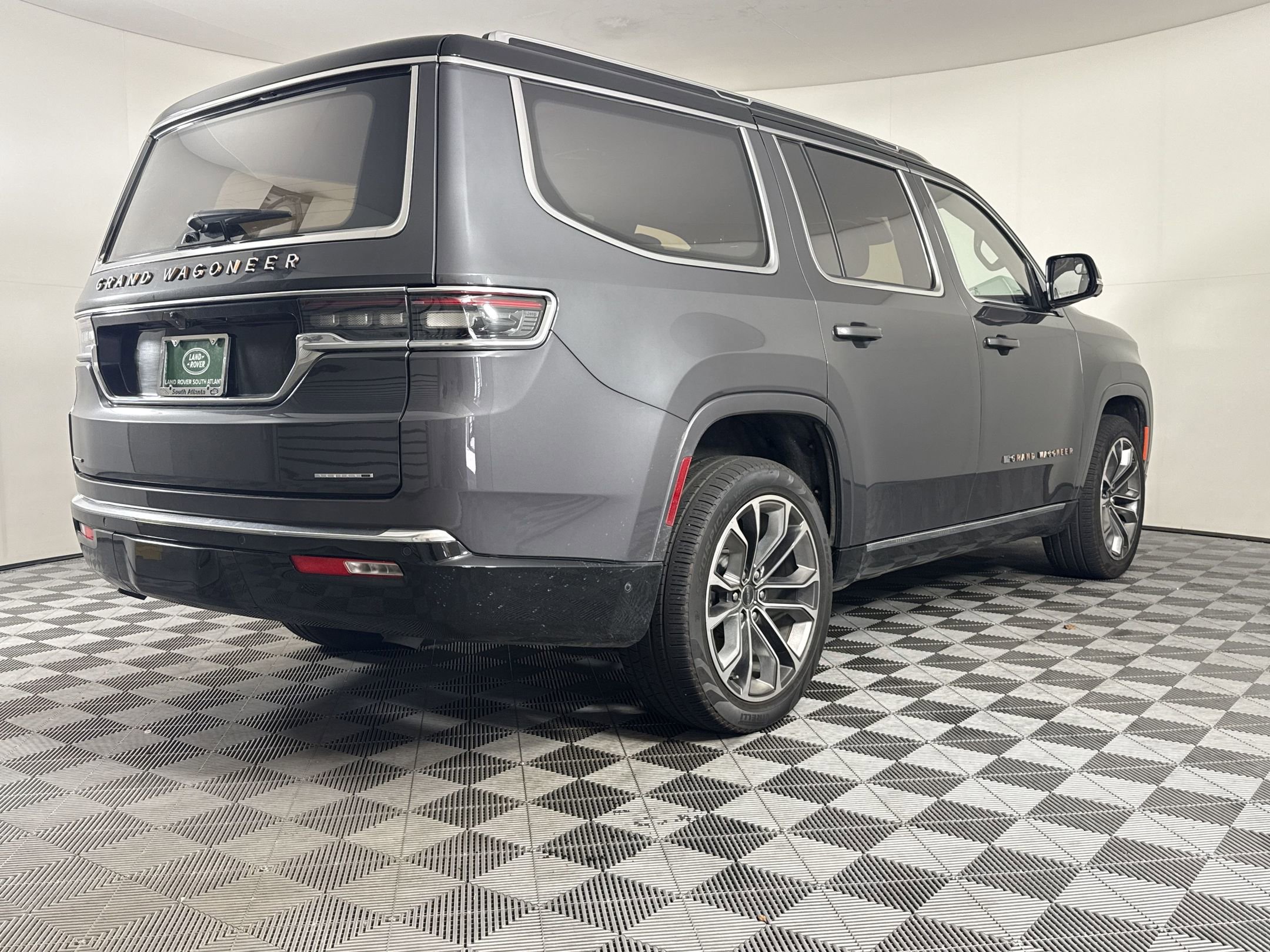 Used 2023 Jeep Grand Wagoneer Series III image 8