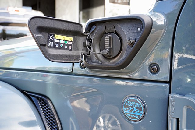 Used 2024 Jeep Wrangler Unlimited AWD/4WD image 33