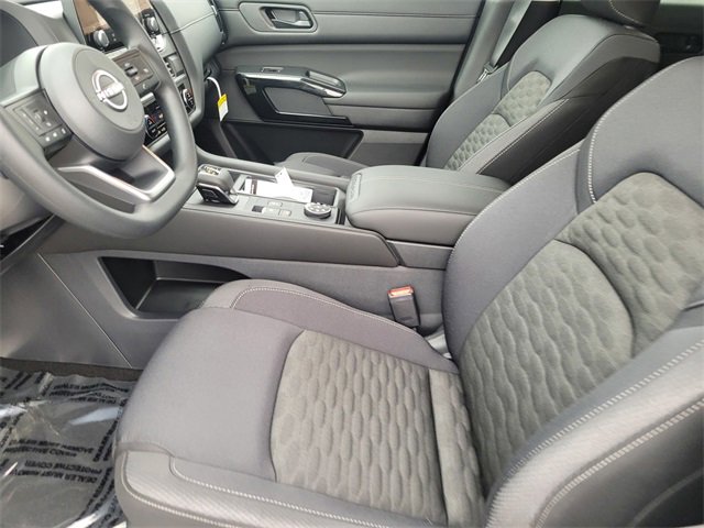 New 2025 Nissan Pathfinder S image 5