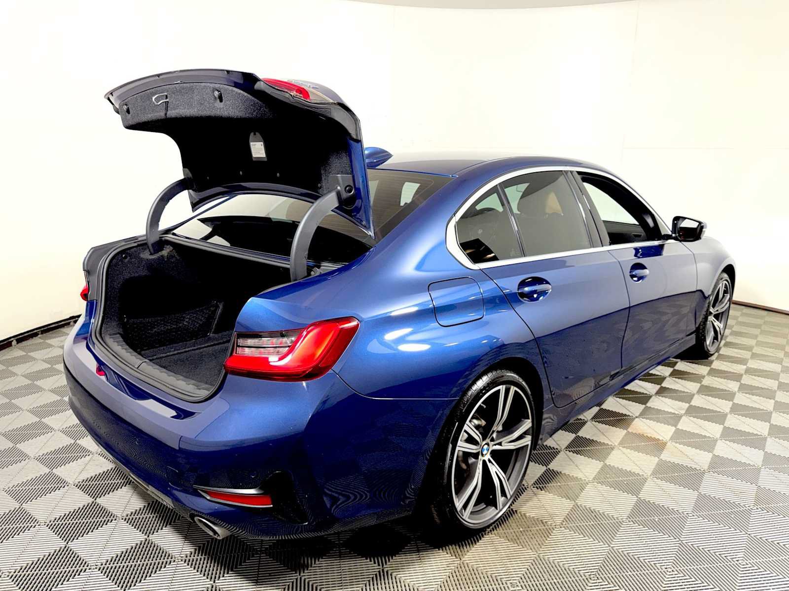 Used 2021 BMW 330i xDrive Sedan w/ Convenience Package AWD/4WD image 23