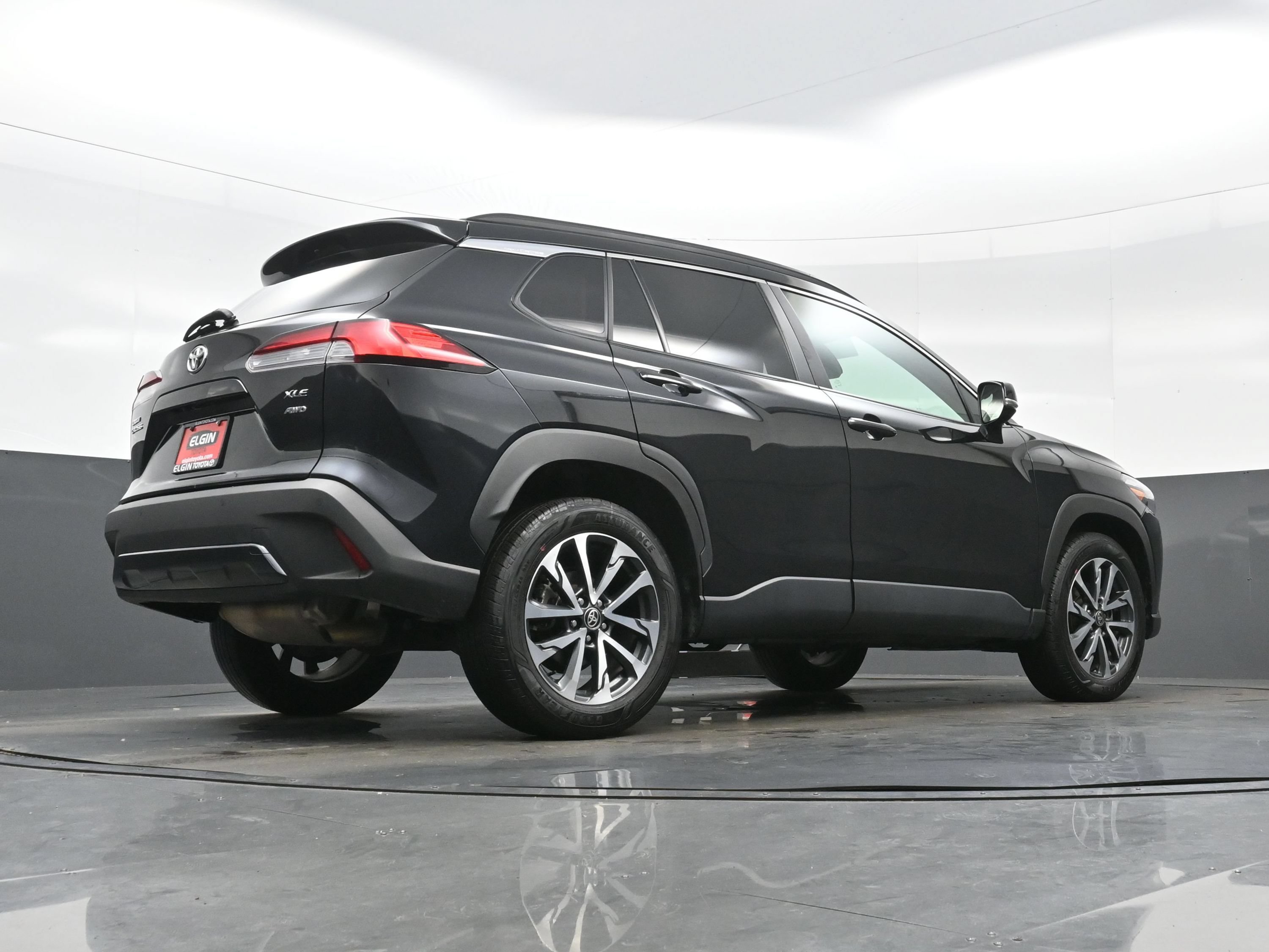 Used 2025 Toyota Corolla Cross XLE AWD/4WD image 32