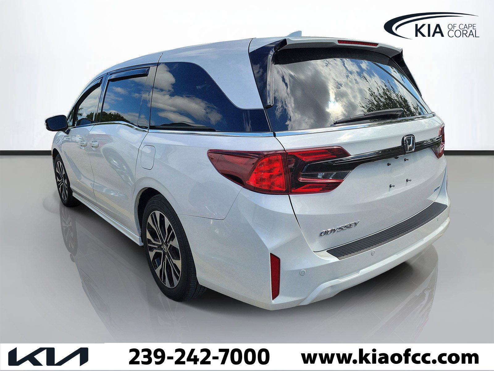 Used 2025 Honda Odyssey Elite image 4