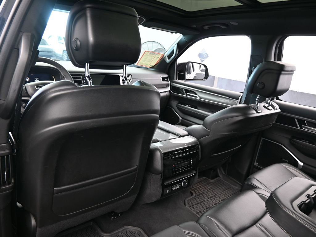 Used 2022 Jeep Wagoneer Series II image 37