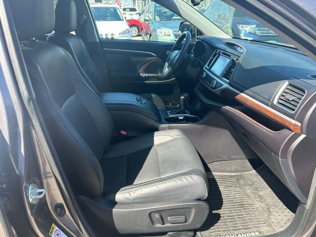Used 2015 Toyota Highlander Limited AWD/4WD image 25