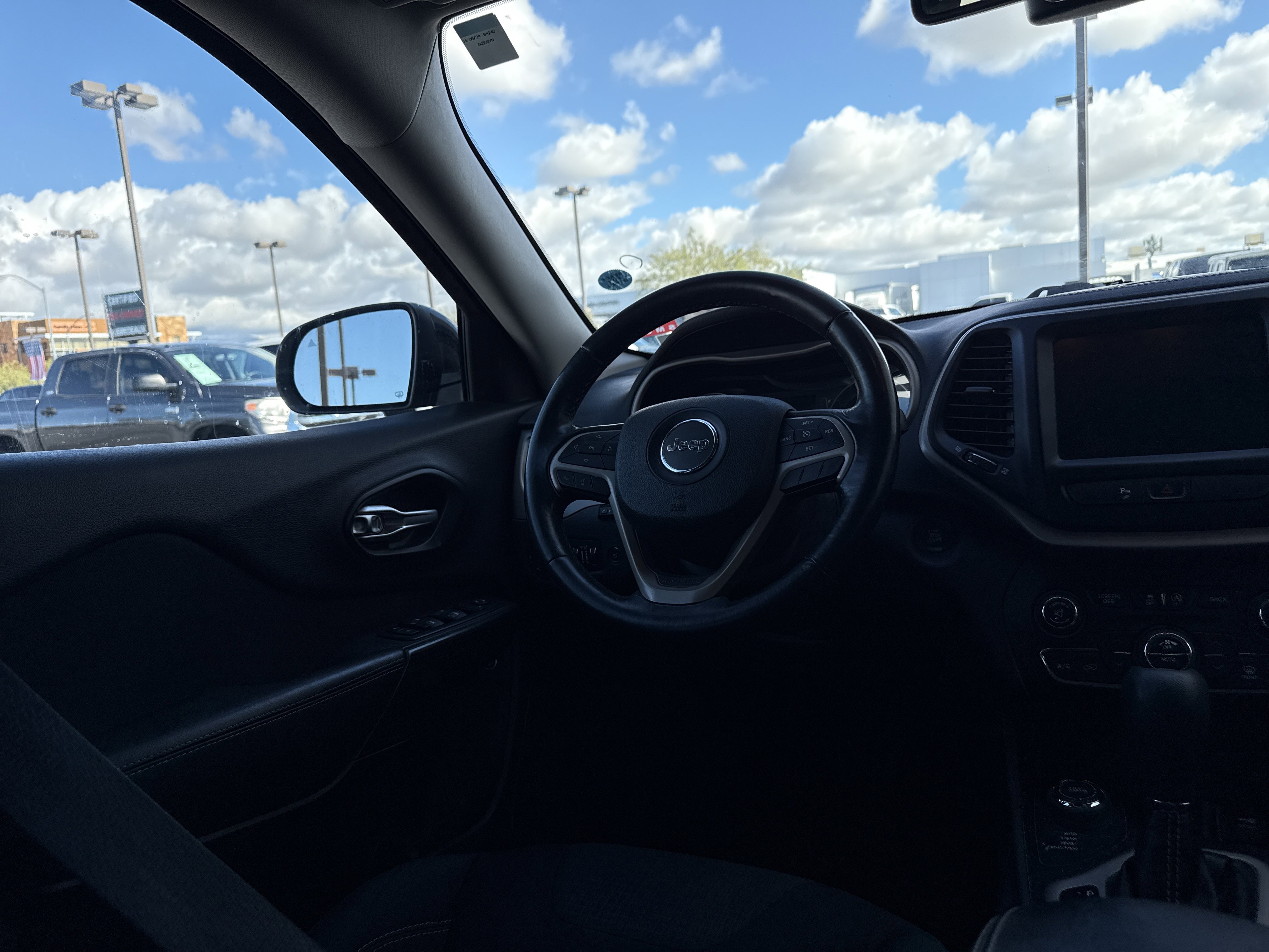 Used 2016 Jeep Cherokee Latitude w/ Comfort/Convenience Group image 13