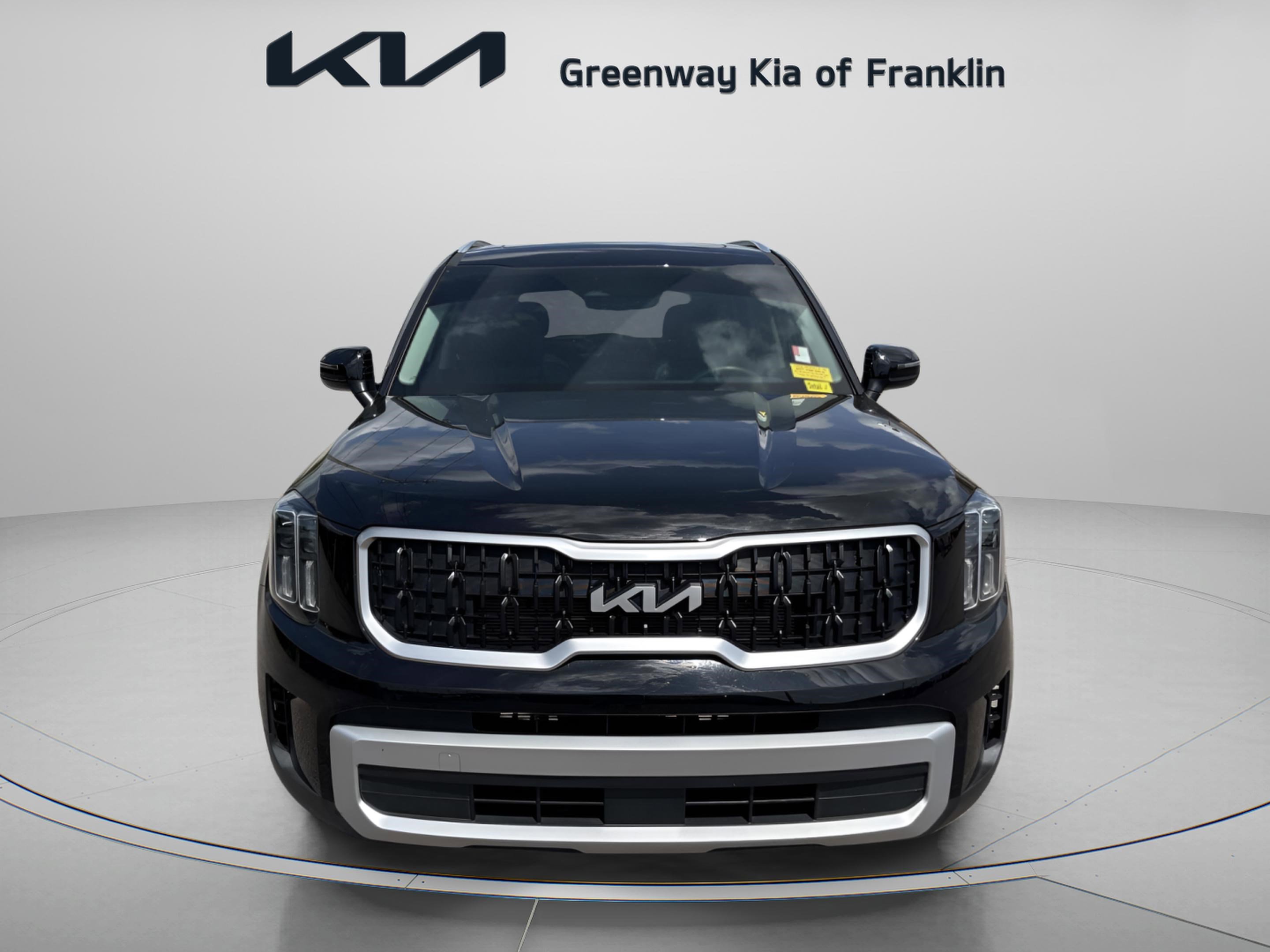 Used 2024 Kia Telluride EX w/ EX Captain's Chair Package AWD/4WD image 2