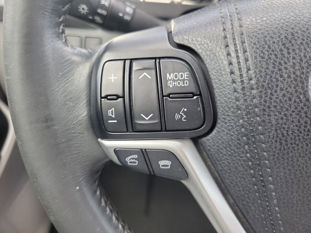 Used 2015 Toyota Highlander Plus FWD image 20