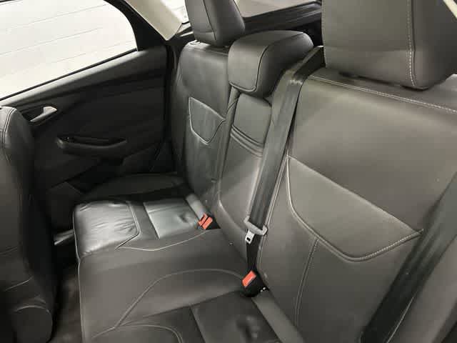 Used 2016 Ford Focus SE w/ Equipment Group 201A FWD image 14