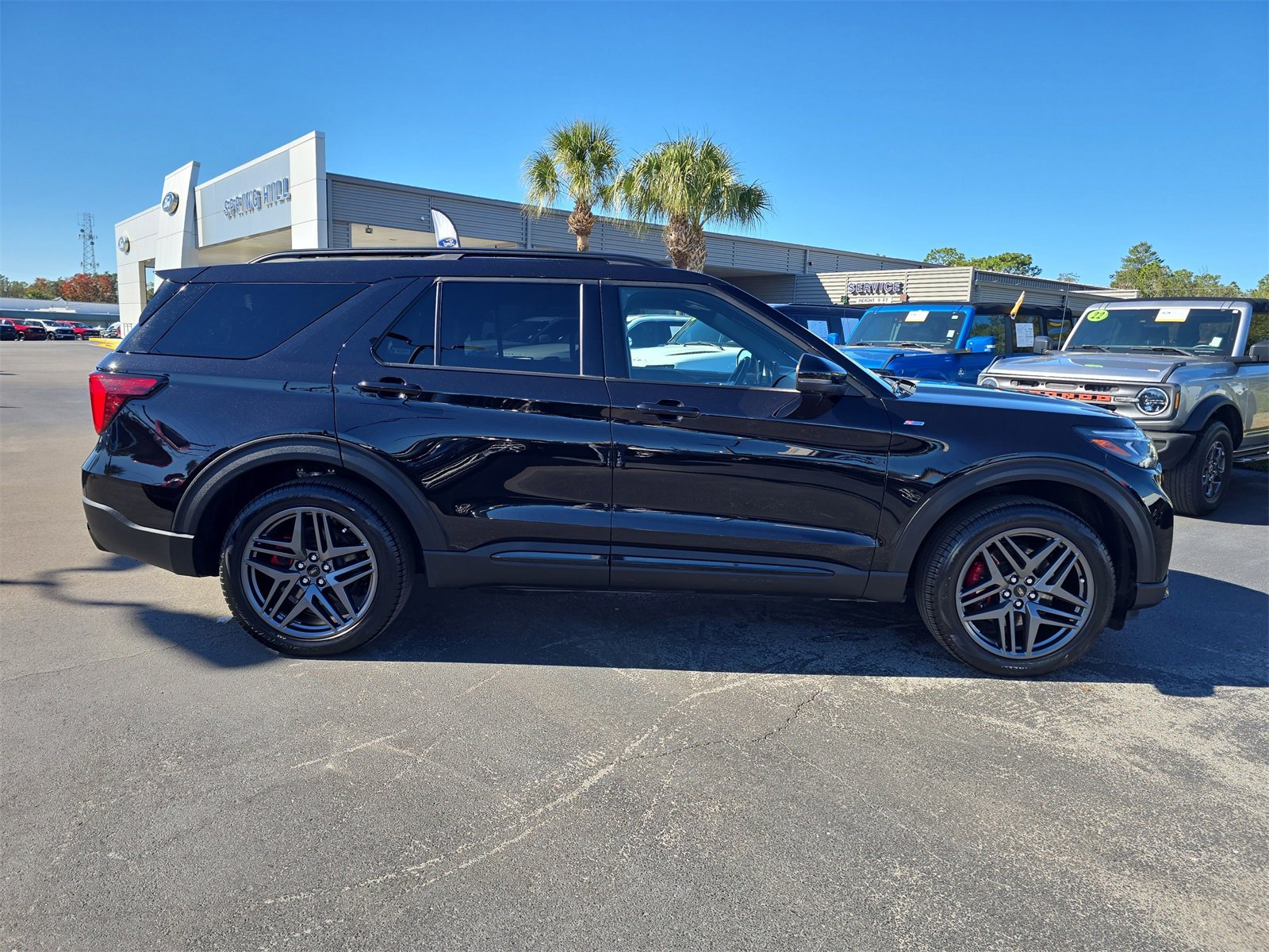 Certified 2025 Ford Explorer ST-Line w/ ST-Line Street Pack image 3