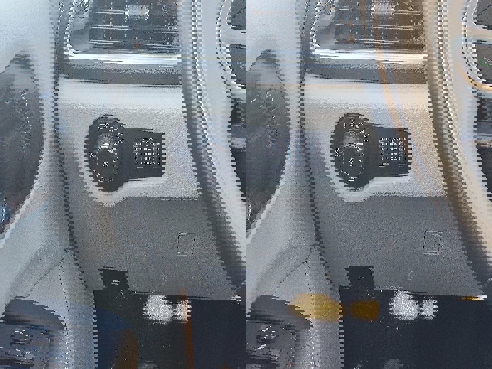 Used 2021 Chrysler Pacifica Limited w/ Uconnect Theater Family Group image 13