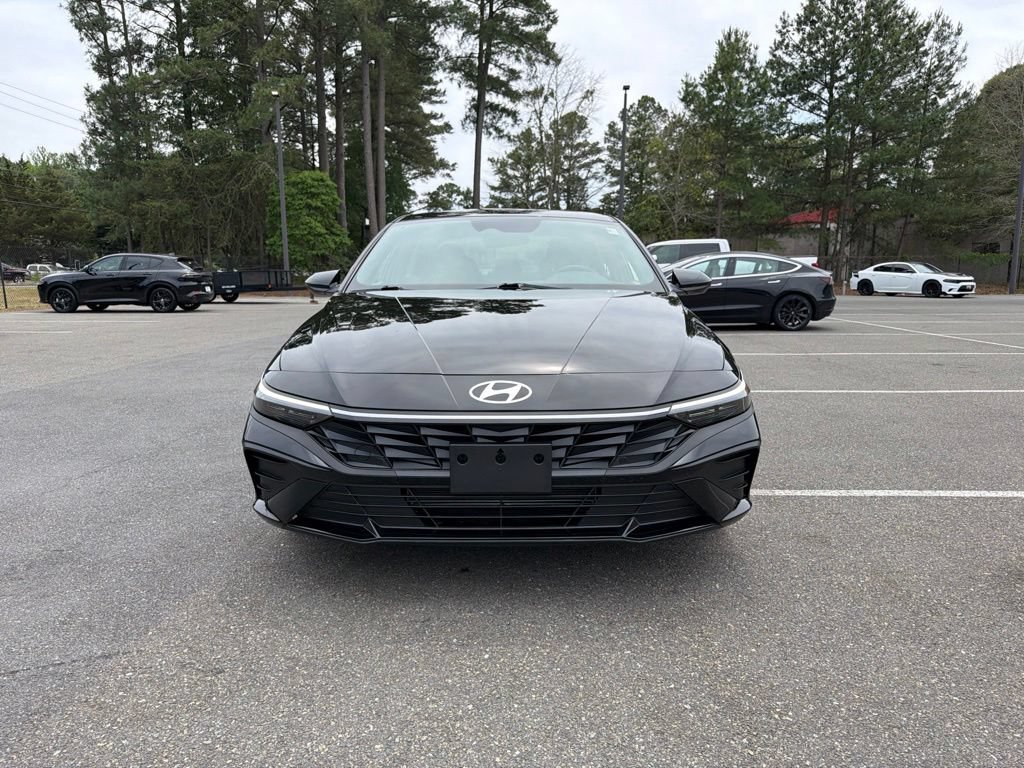 Used 2025 Hyundai Elantra Sport FWD image 3