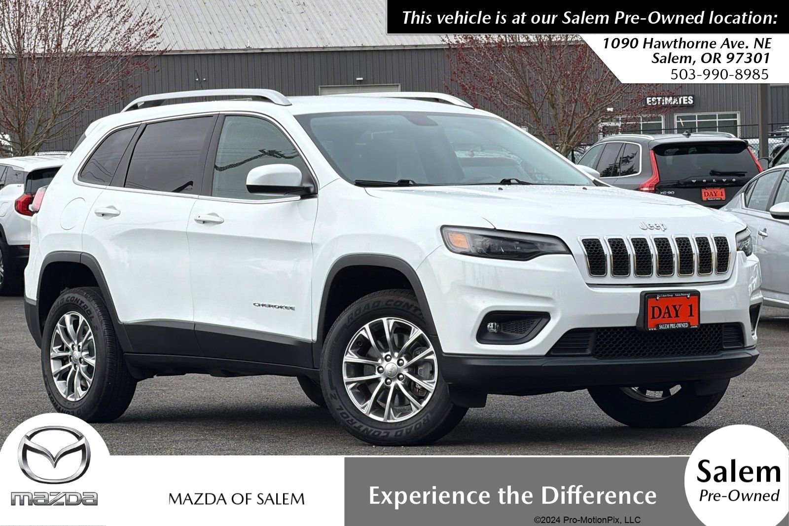 Used 2019 Jeep Cherokee Latitude Plus w/ Cold Weather Group AWD/4WD image 1