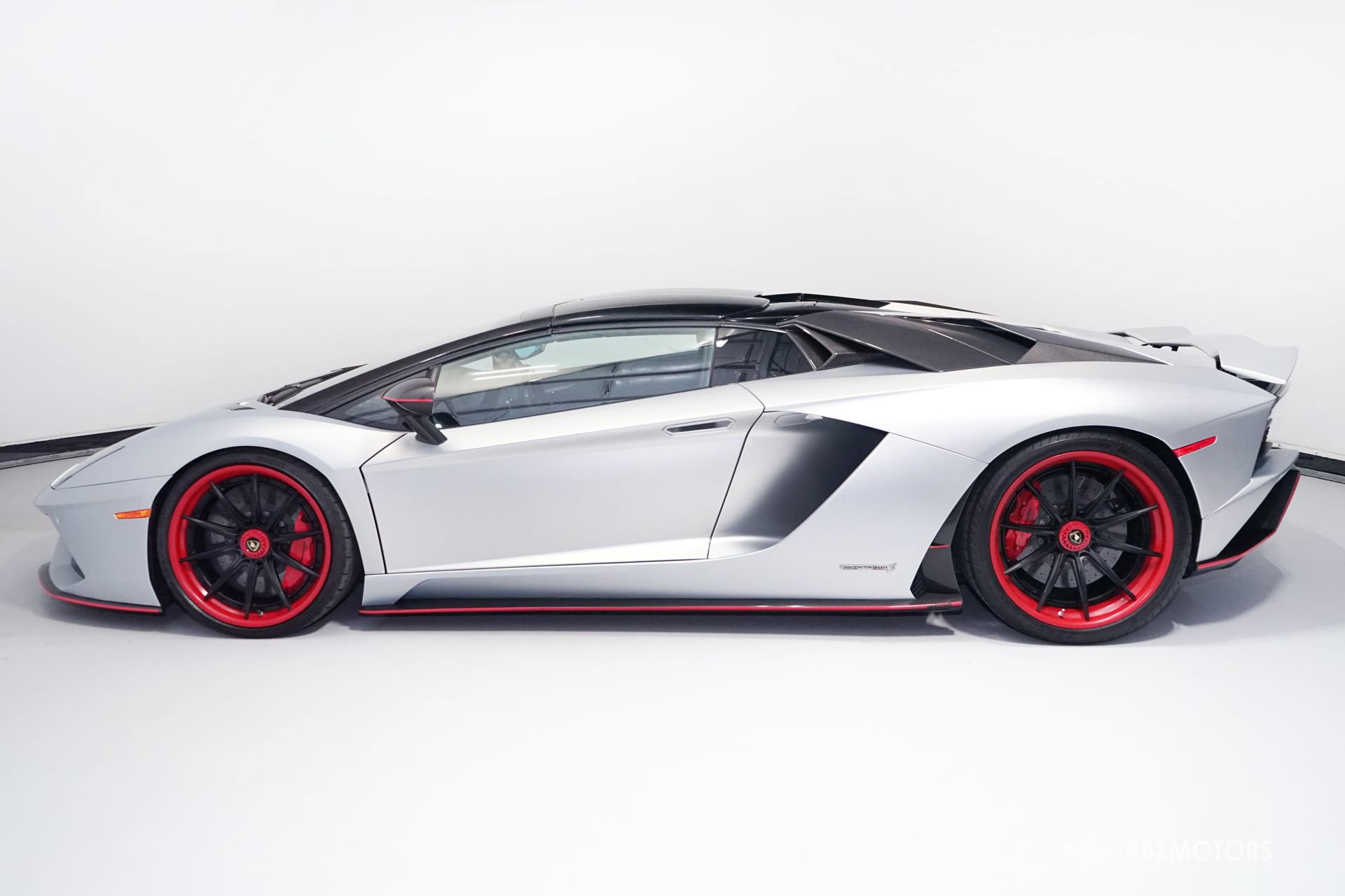 Used 2018 Lamborghini Aventador S image 5