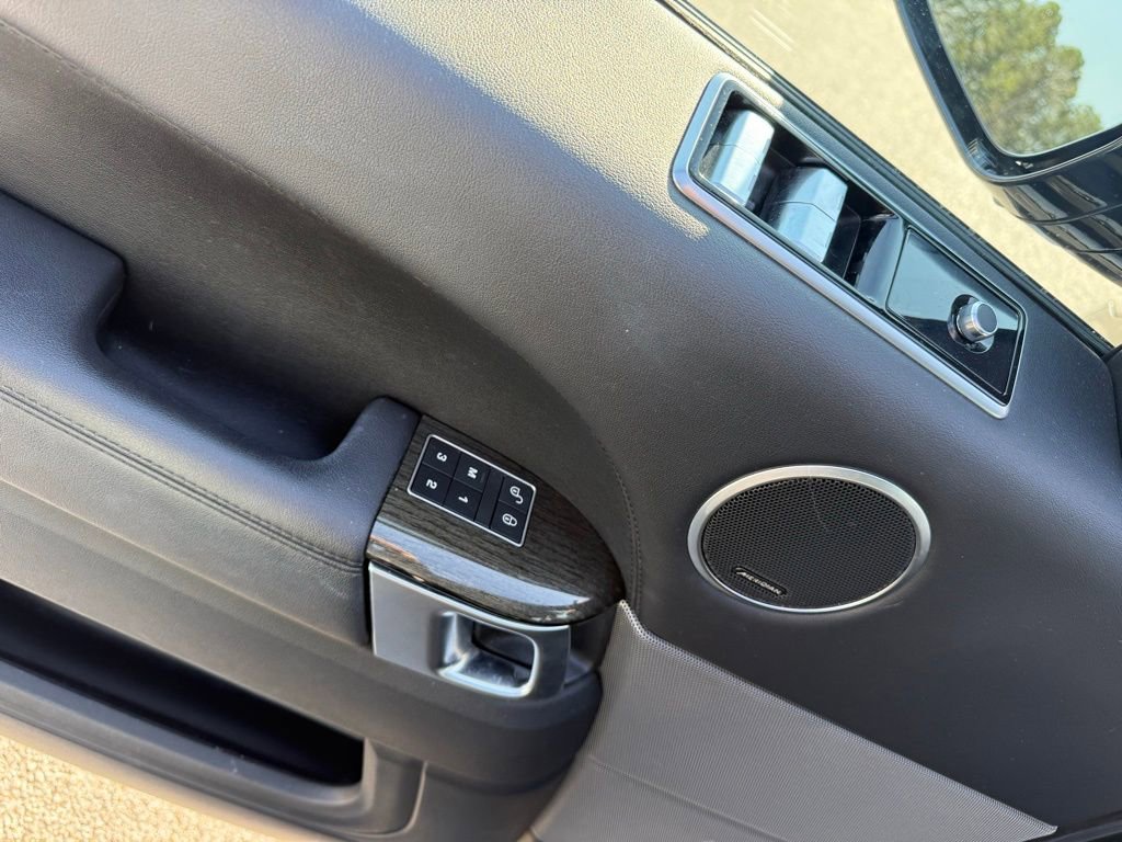 Used 2020 Land Rover Range Rover Sport SE image 11