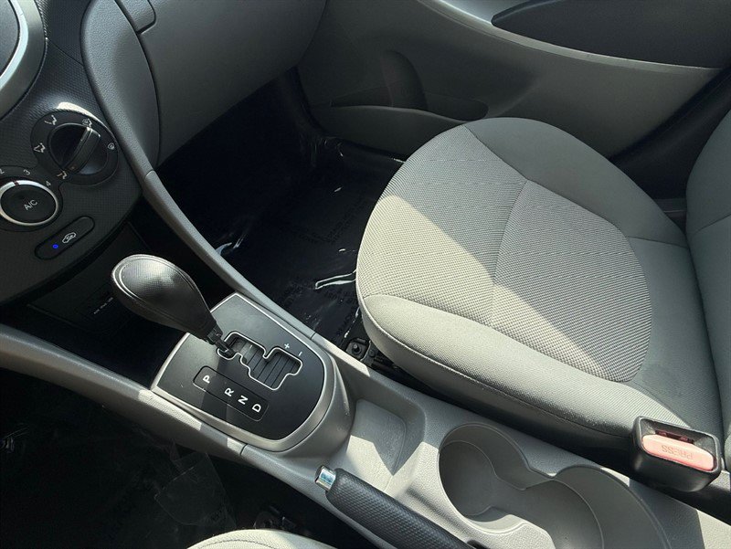 Used 2012 Hyundai Accent GLS FWD image 24