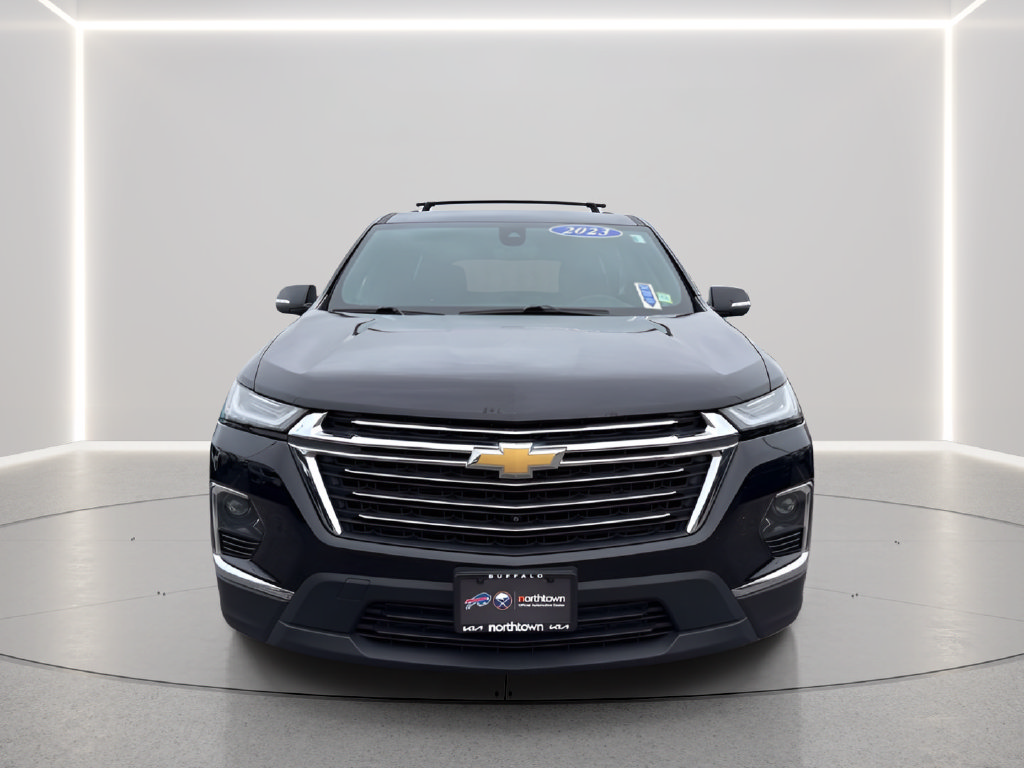 Used 2023 Chevrolet Traverse LT w/ LT Premium Package AWD/4WD image 2