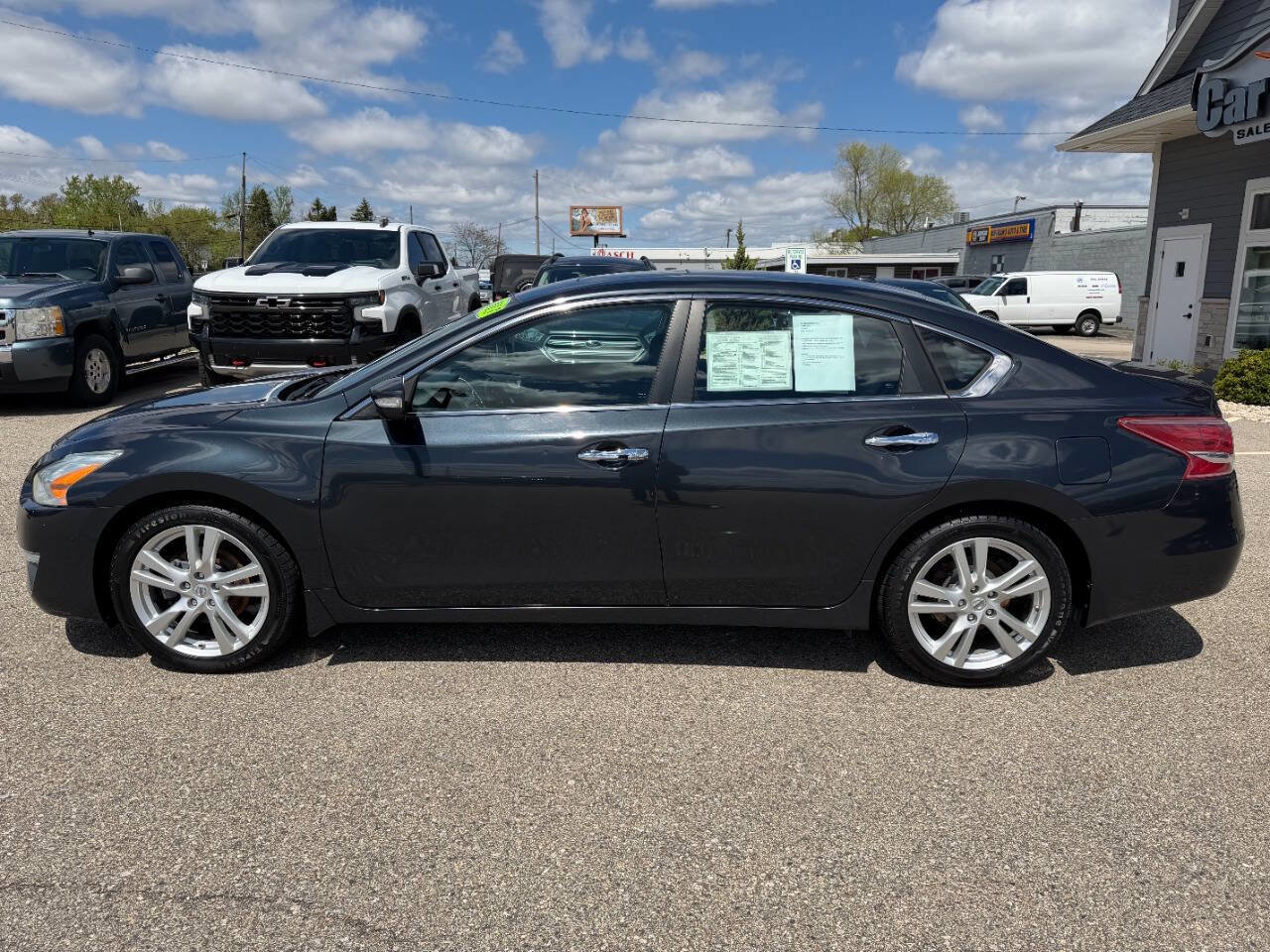 Used 2013 Nissan Altima 3.5 SL w/ Technology Pkg FWD image 2