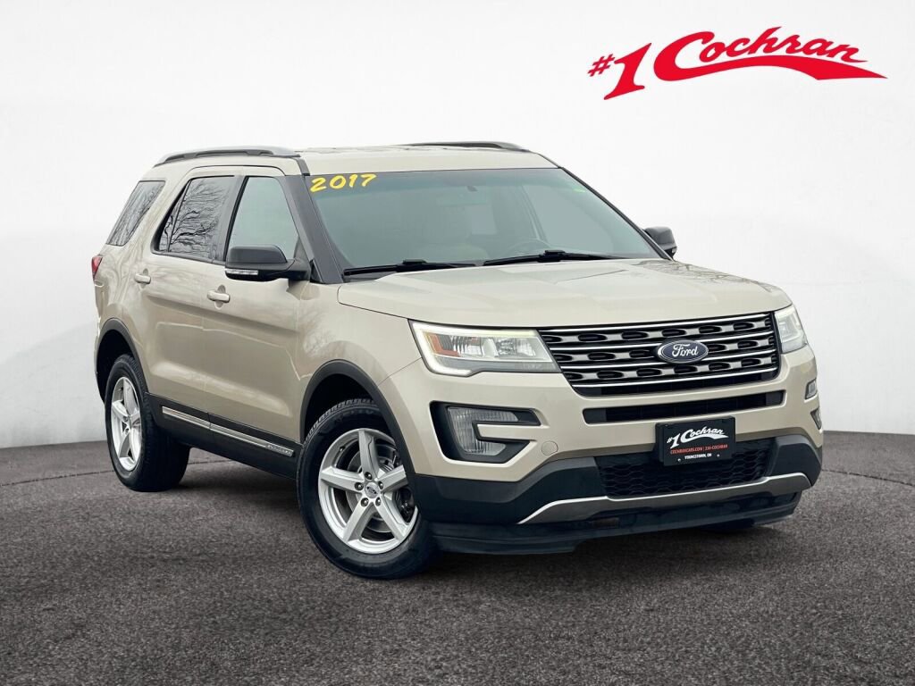 Used 2017 Ford Explorer XLT image 1
