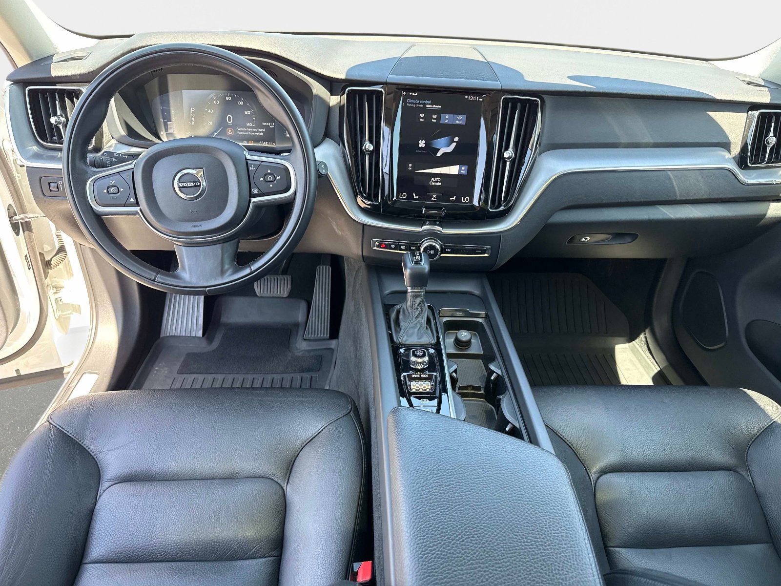 Used 2018 Volvo XC60 T5 Momentum w/ Convenience Package AWD/4WD image 18