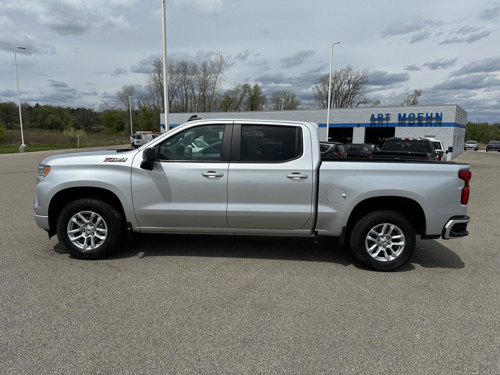 Used 2022 Chevrolet Silverado 1500 RST AWD/4WD image 2