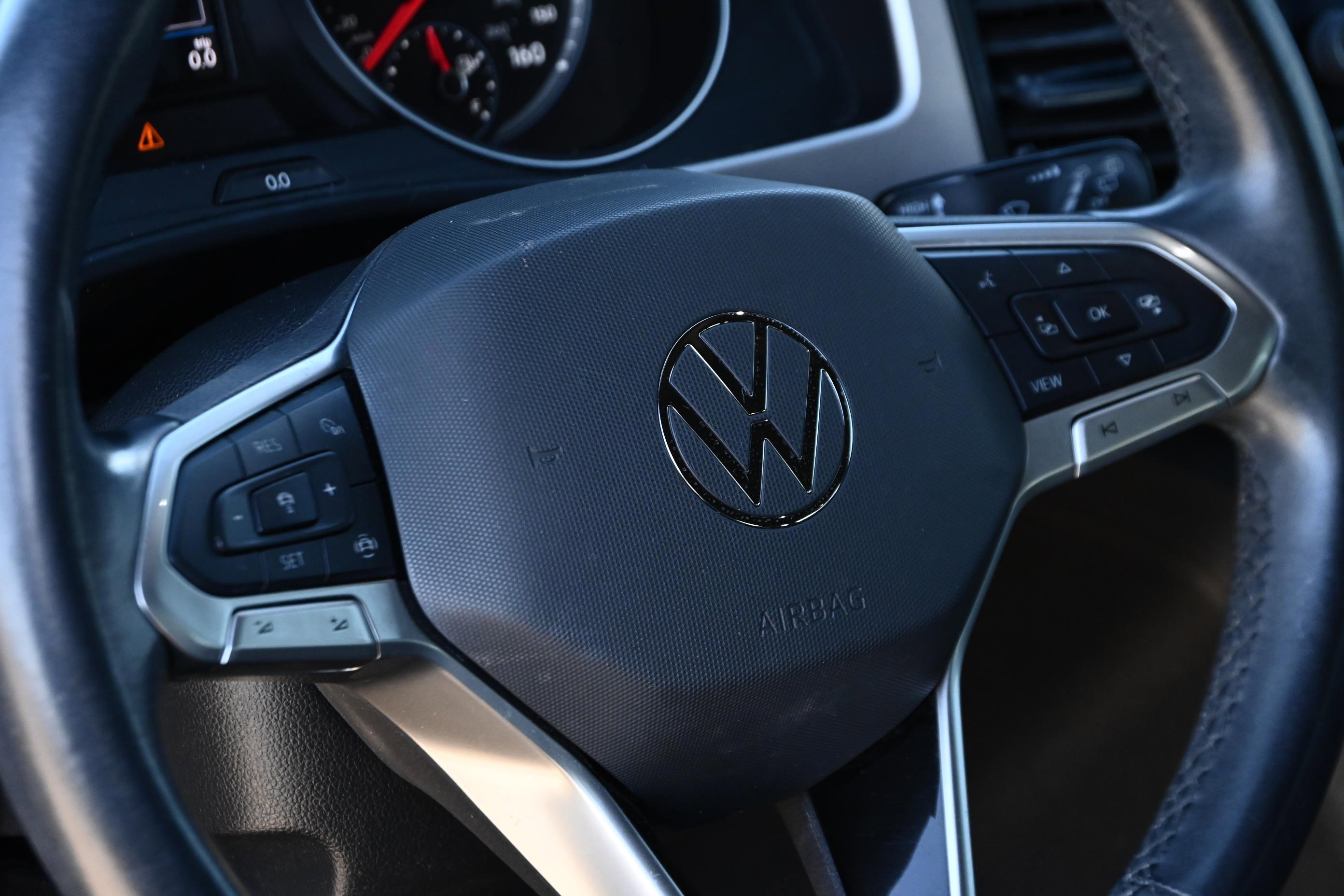 Used 2020 Volkswagen Atlas Cross Sport SE w/ Panoramic Sunroof Package image 25