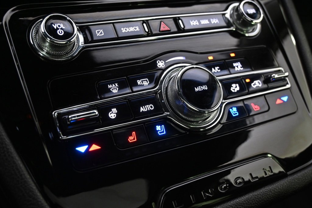 Used 2021 Lincoln Corsair Reserve w/ Equipment Group 201A image 27