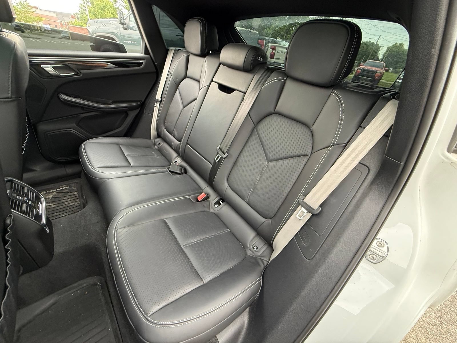 Used 2023 Porsche Macan AWD/4WD image 17
