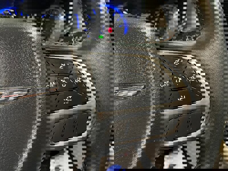 Used 2020 Chrysler Pacifica Touring-L image 10