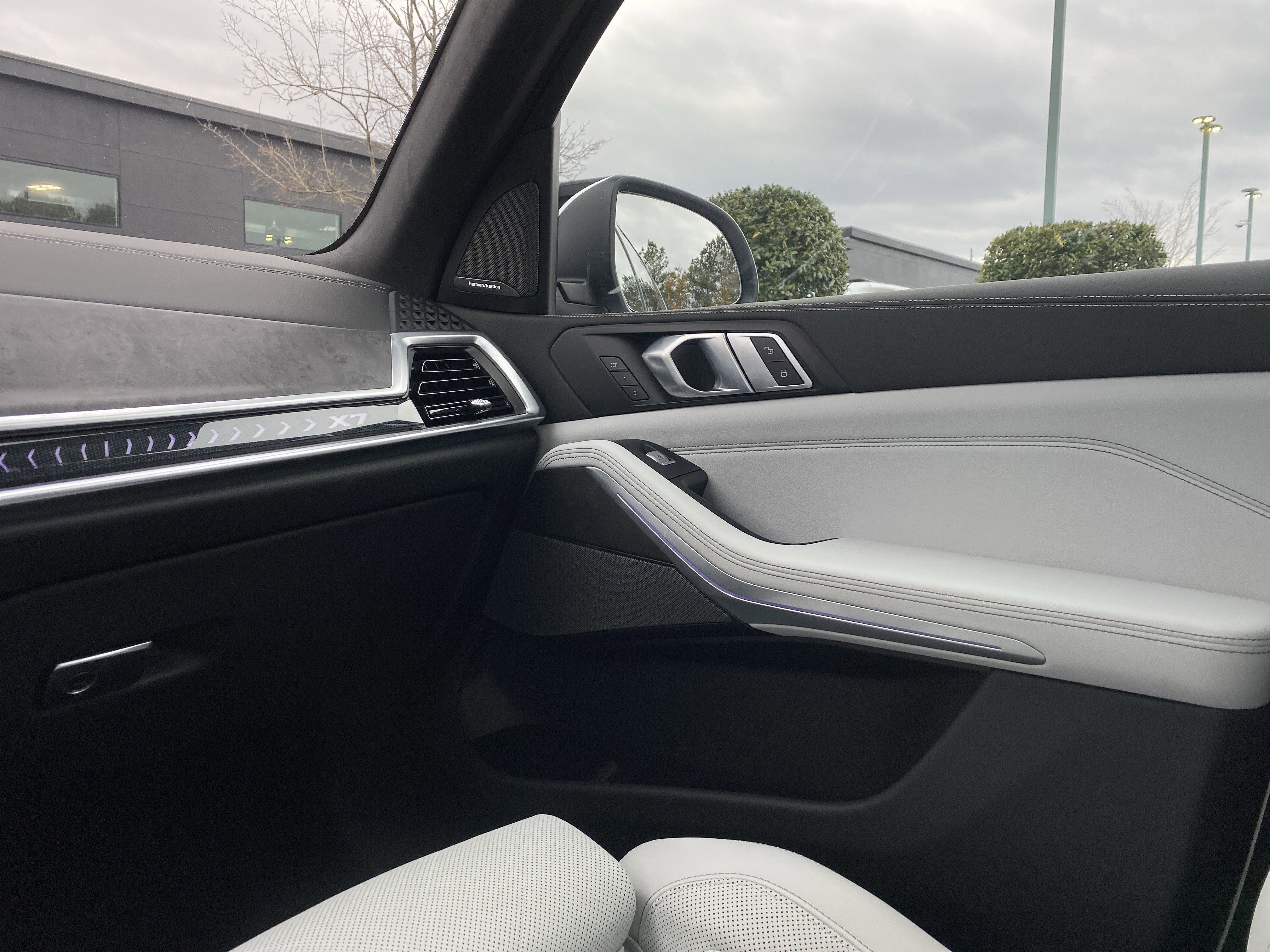 Used 2024 BMW X7 xDrive40i w/ Premium Package image 35