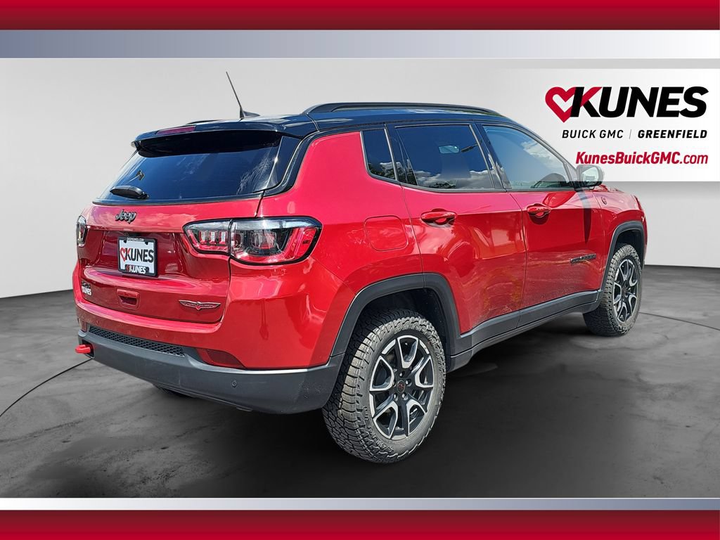 Used 2025 Jeep Compass Trailhawk AWD/4WD image 10