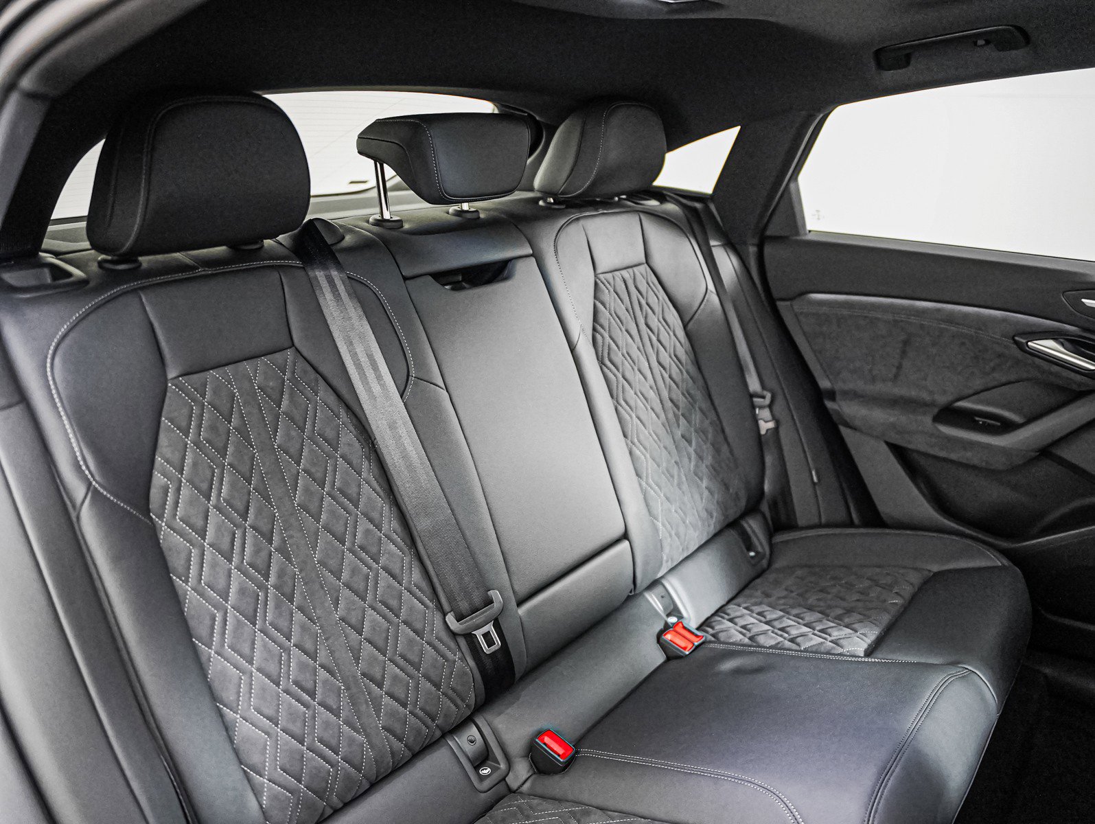 New 2027 Audi SQ6 e-tron Premium Plus AWD/4WD image 13