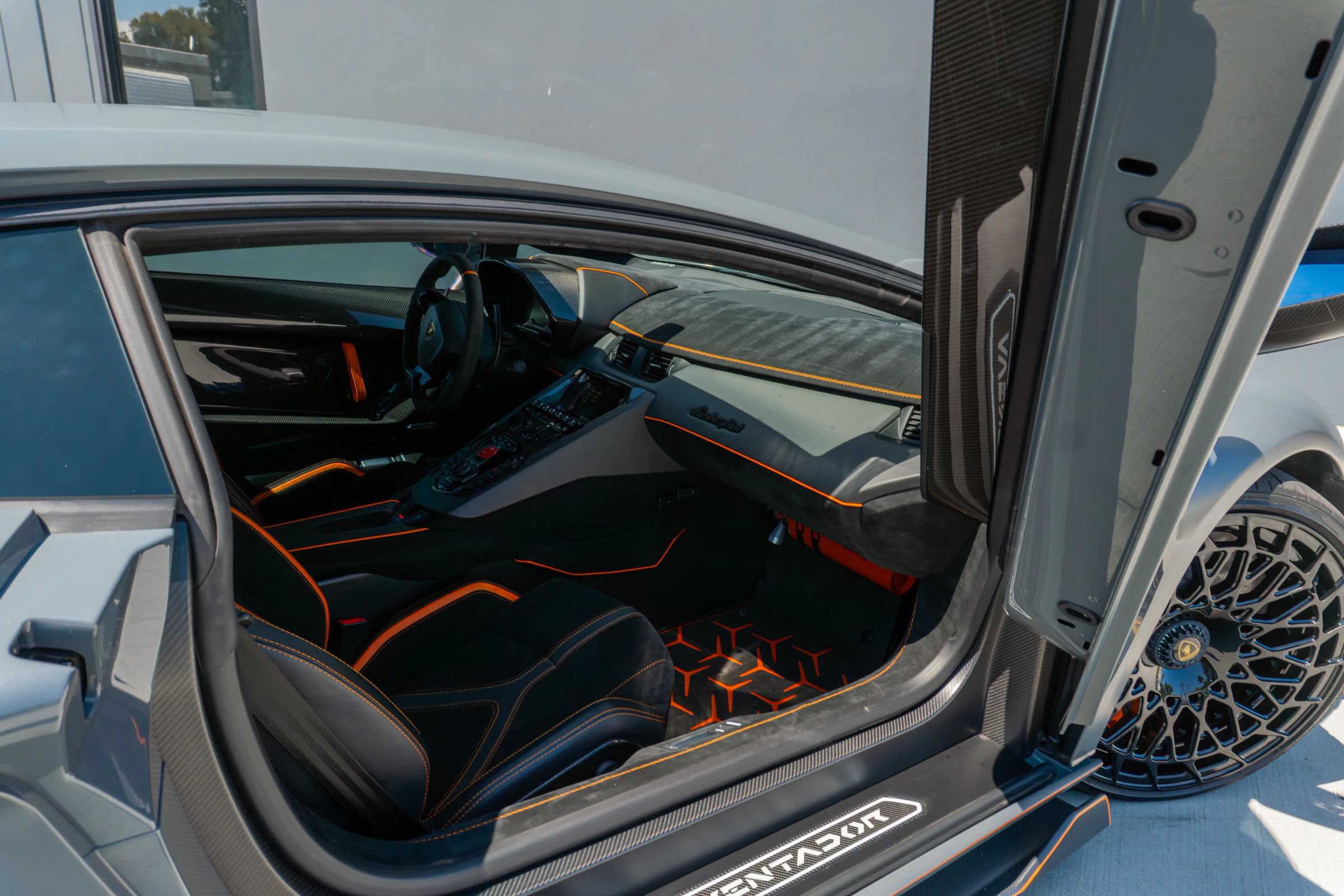 Used 2019 Lamborghini Aventador SVJ AWD/4WD image 58