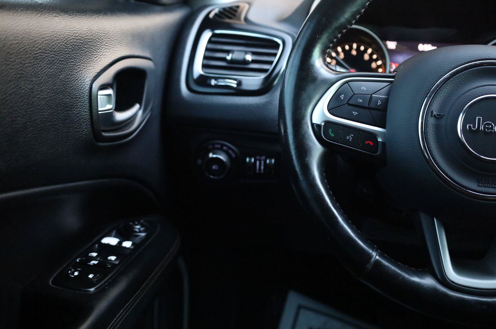 Used 2018 Jeep Compass Limited AWD/4WD image 31