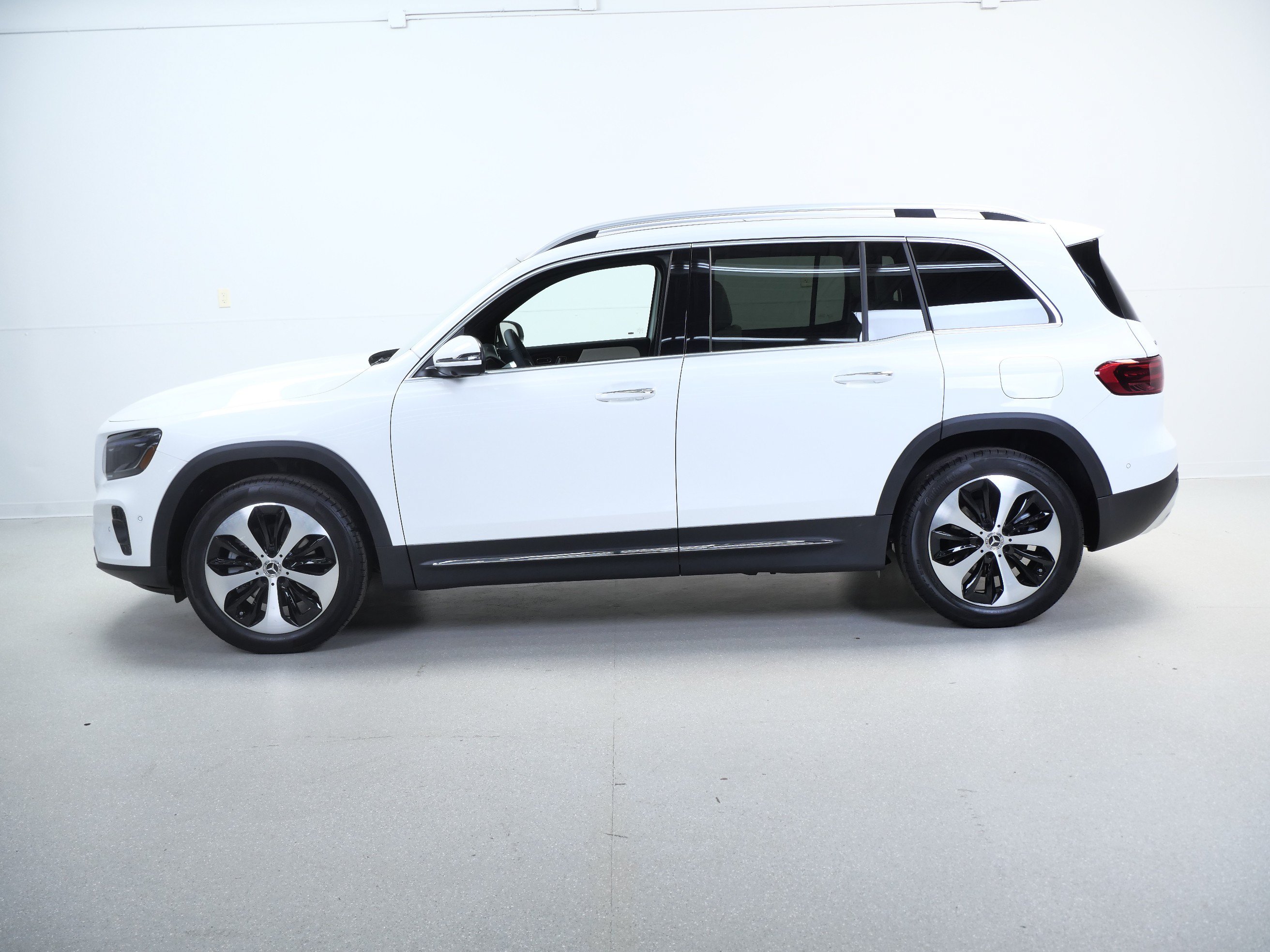 New 2026 Mercedes-Benz GLB 250 4MATIC image 9