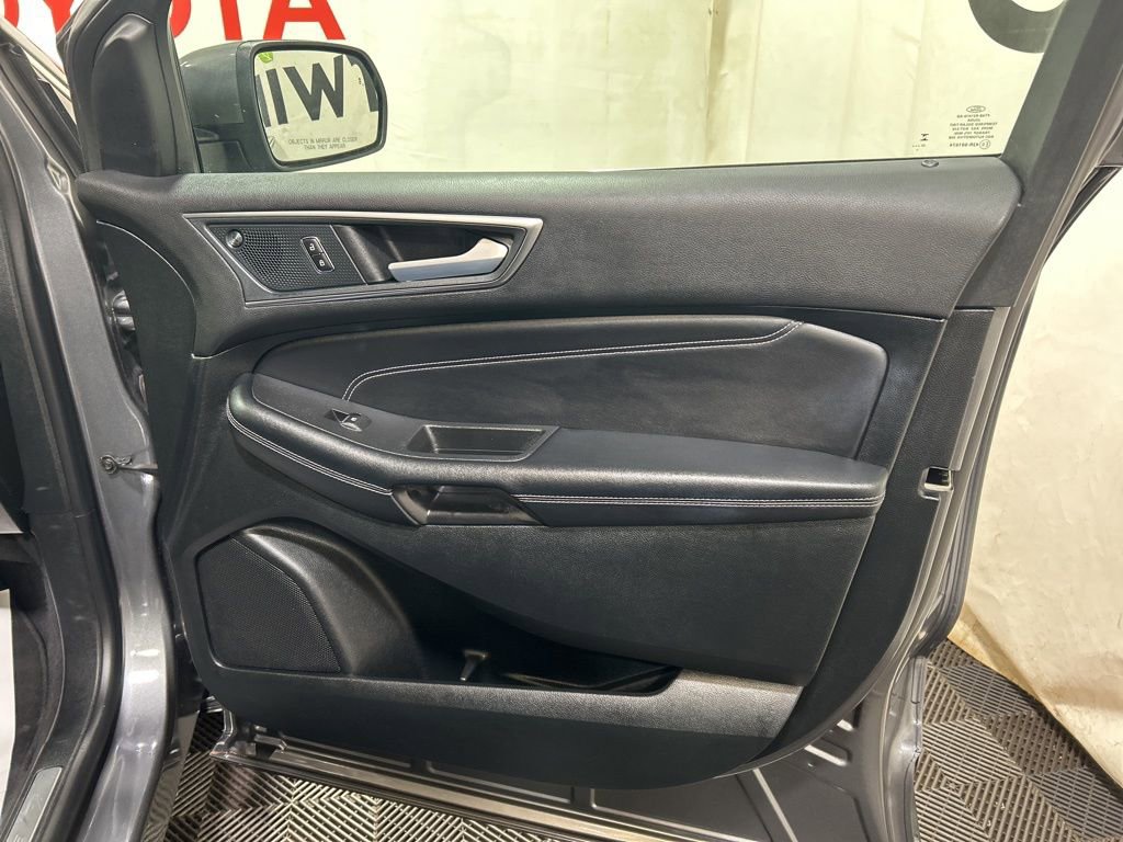 Used 2024 Ford Edge Titanium image 9