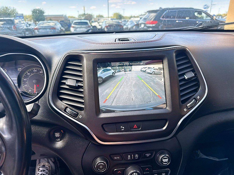 Used 2021 Jeep Cherokee Trailhawk AWD/4WD image 14