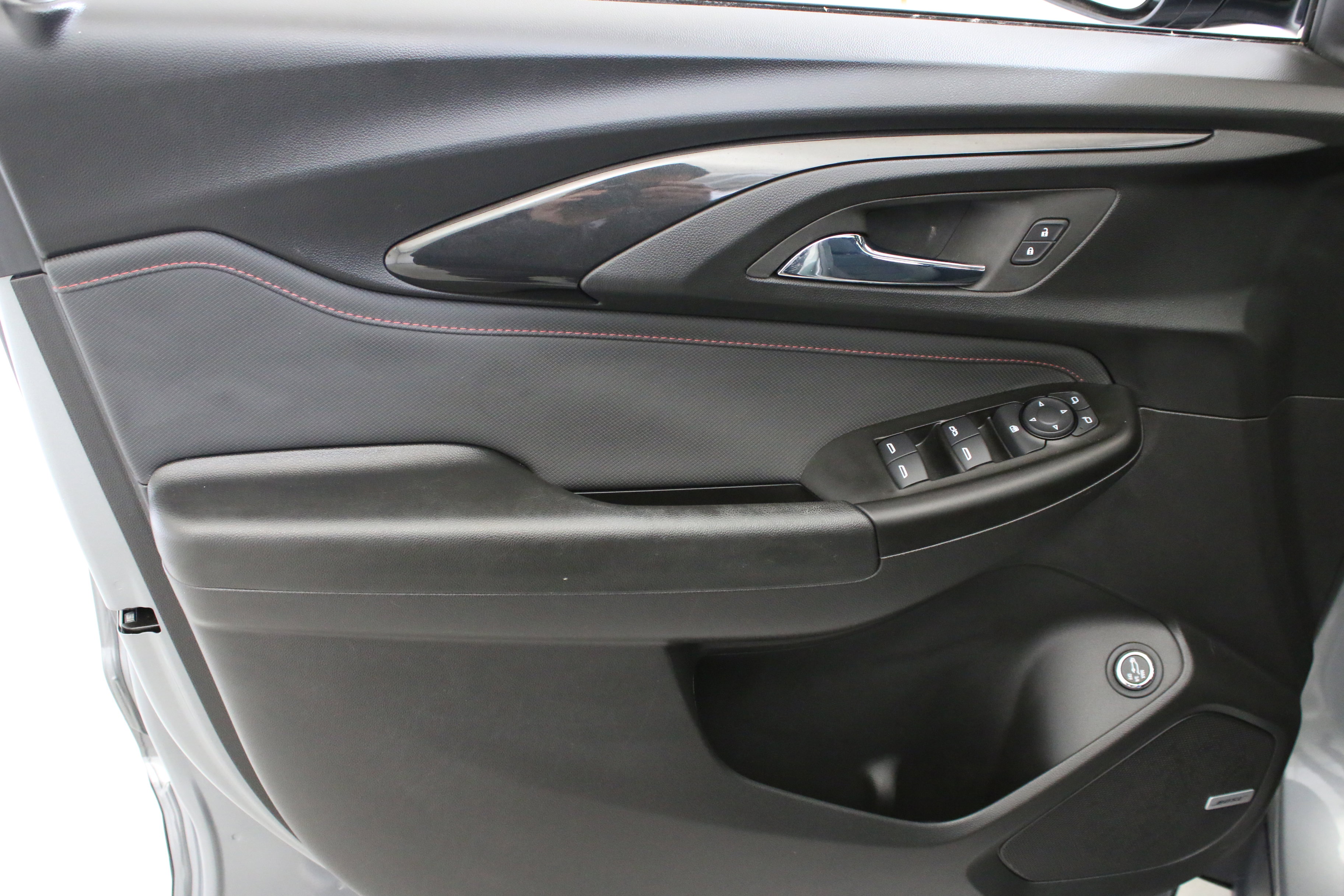 Used 2023 Chevrolet TrailBlazer RS w/ Sun and Liftgate Package image 23