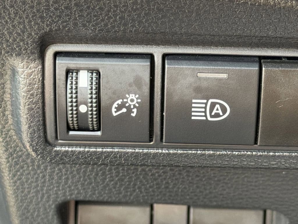 Used 2025 Toyota Corolla Cross LE w/ Moonroof Package FWD image 25