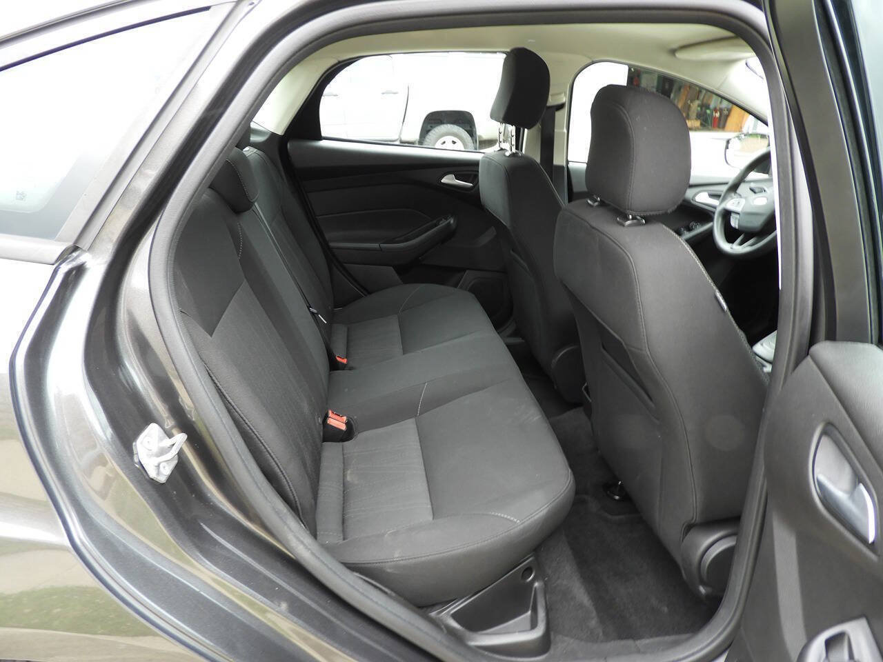 Used 2017 Ford Focus SE FWD image 26