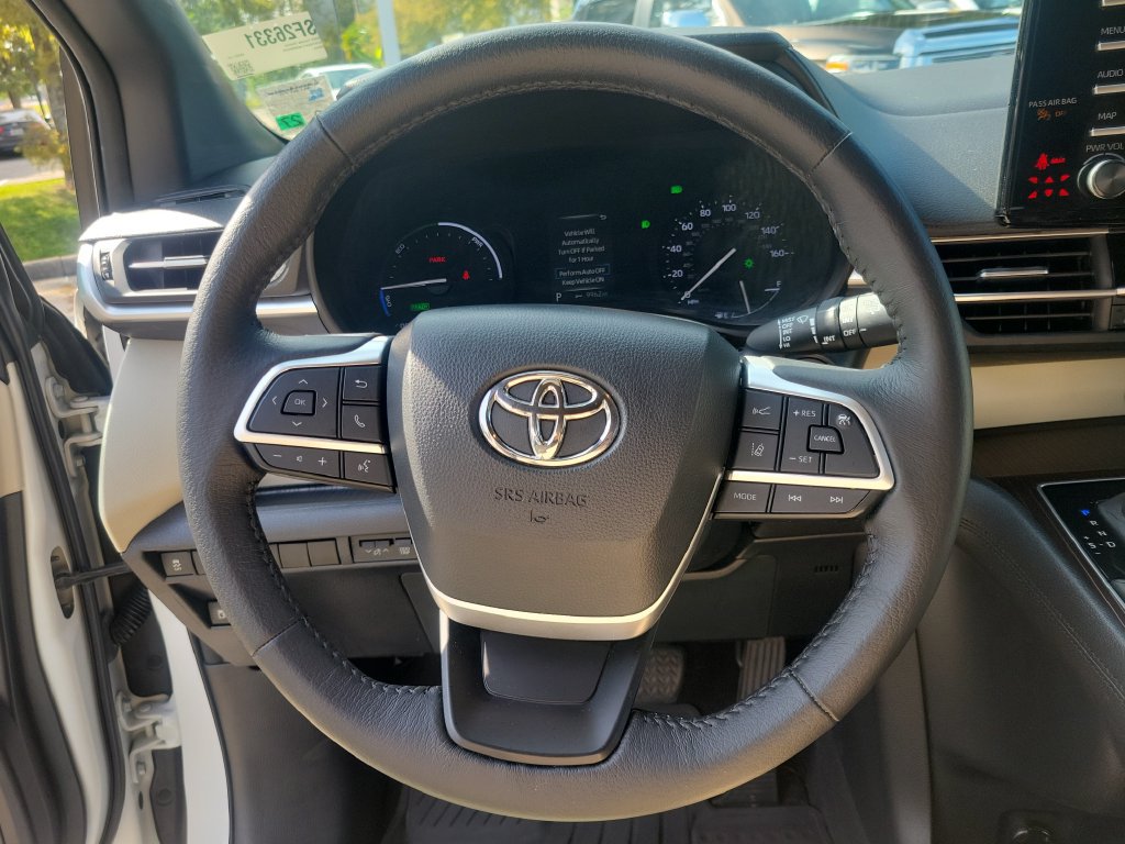 Used 2022 Toyota Sienna XLE FWD image 30