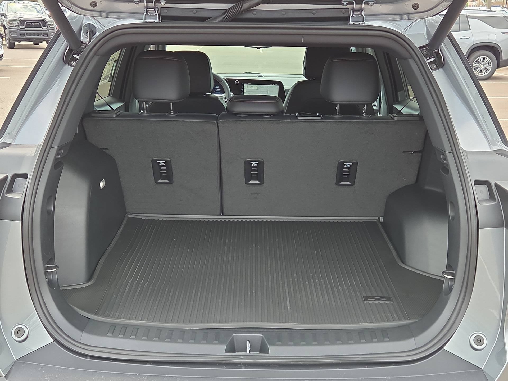 New 2027 Chevrolet Equinox RS w/ Safety and Technology Package FWD image 14