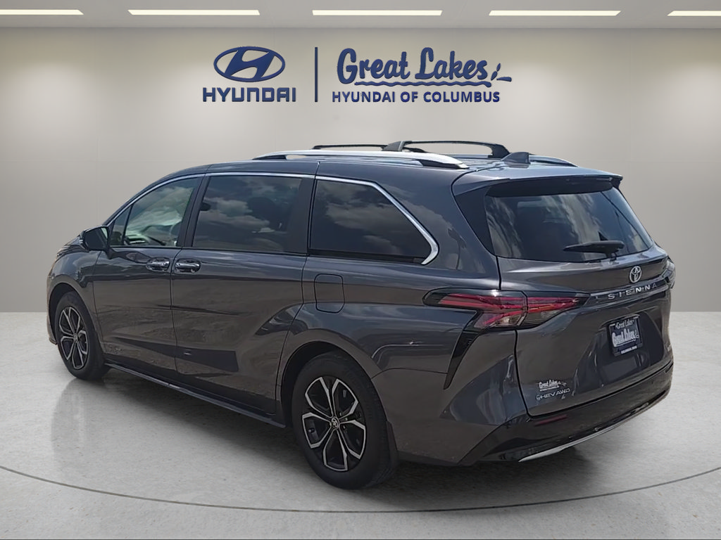 Used 2025 Toyota Sienna Platinum AWD/4WD image 7
