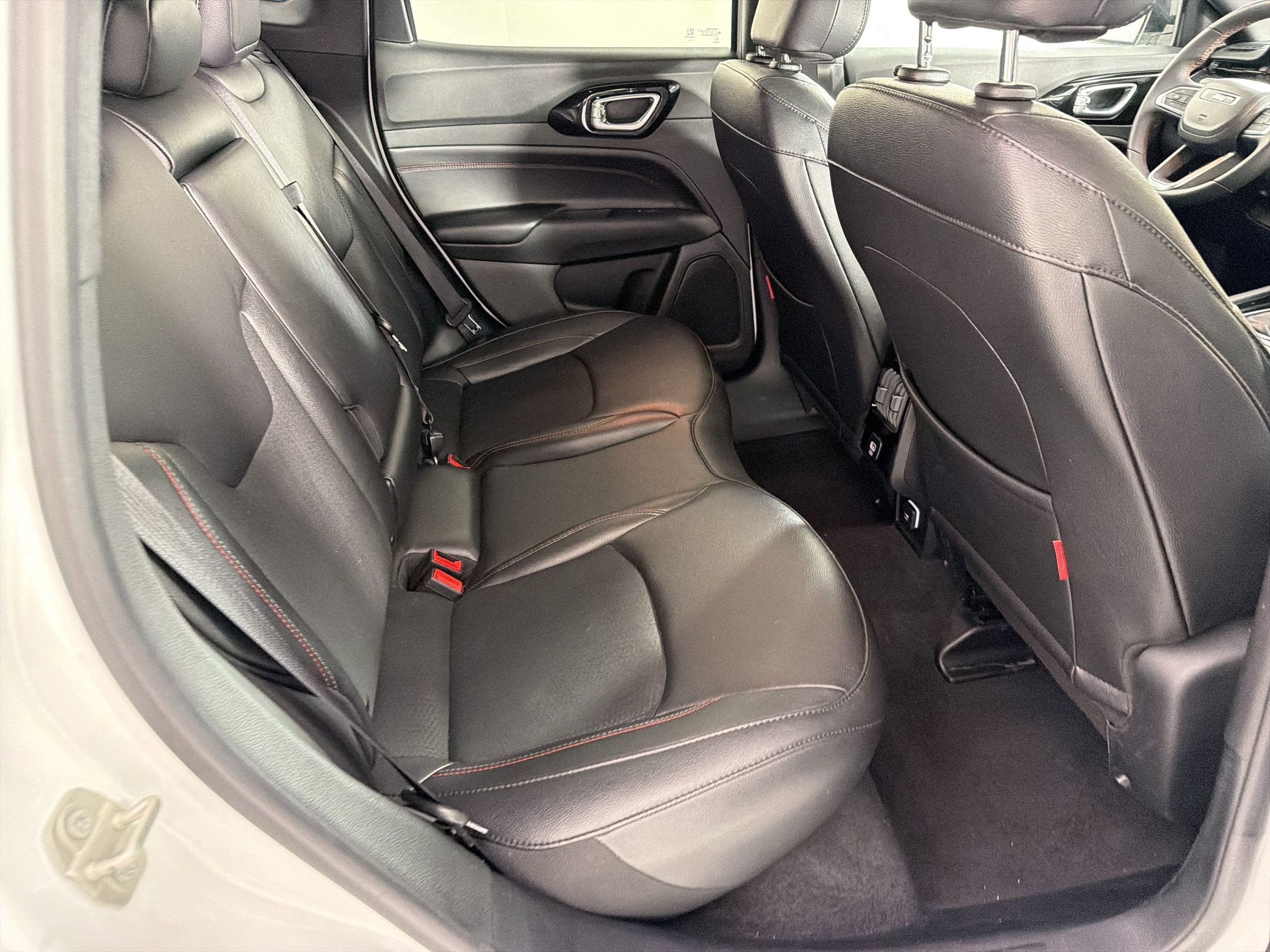 Used 2024 Jeep Compass Trailhawk image 27