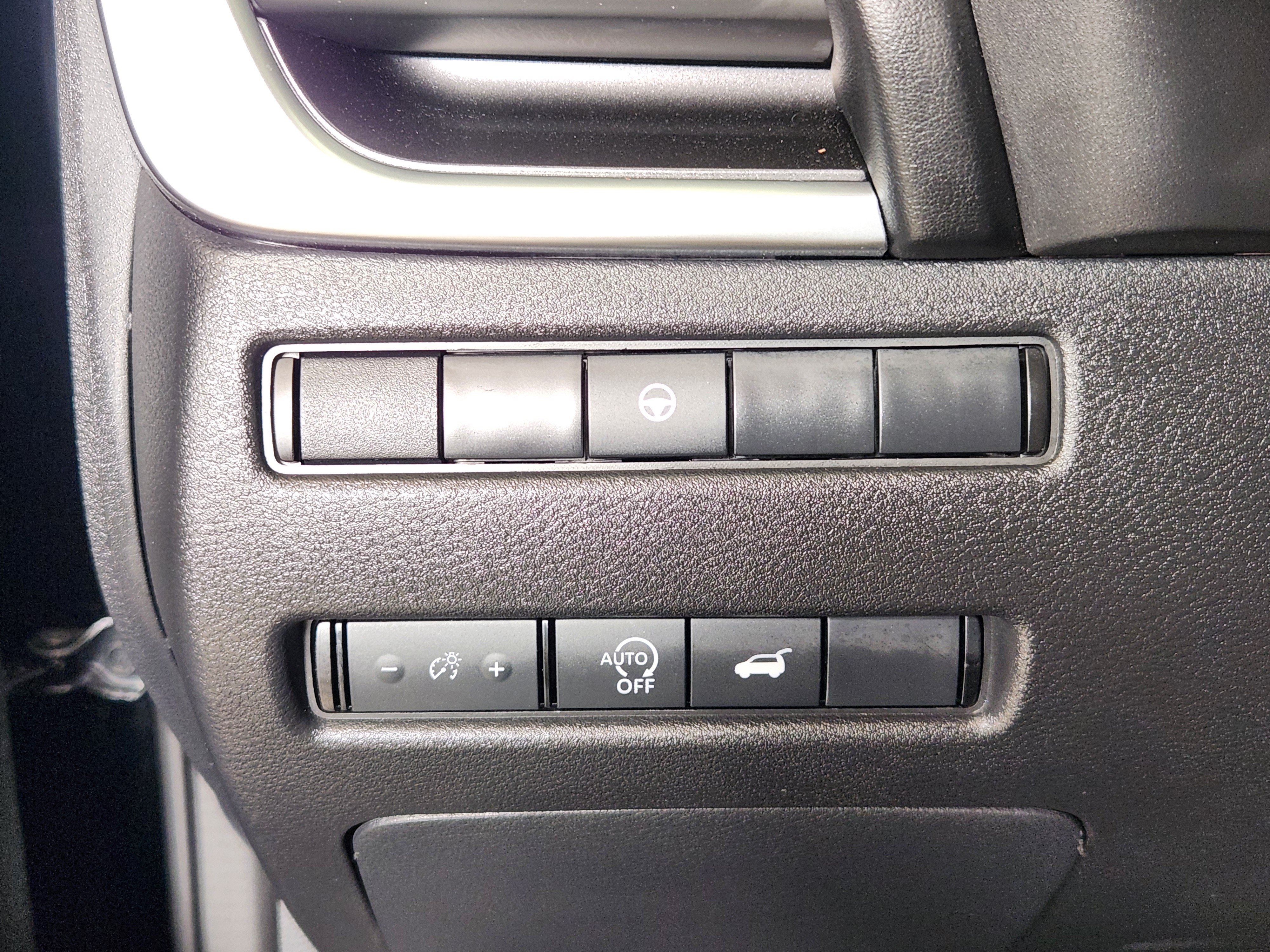 Used 2025 Nissan Rogue SV FWD image 22
