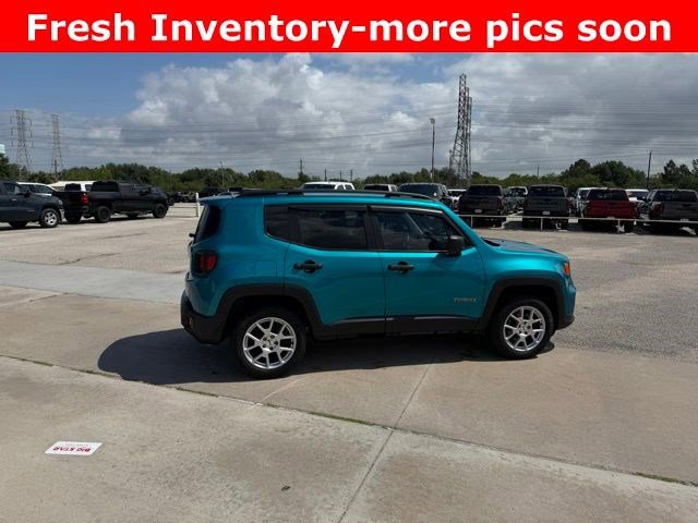 Used 2022 Jeep Renegade Latitude AWD/4WD image 3