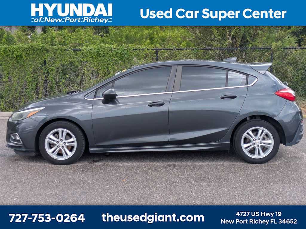 Used 2018 Chevrolet Cruze LT w/ RS Package FWD image 2