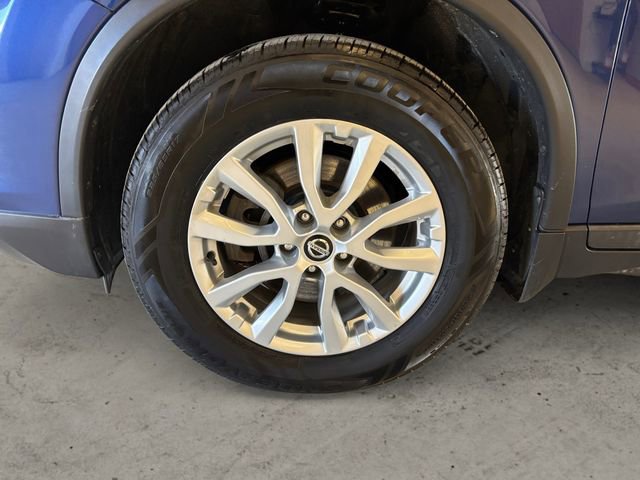 Used 2019 Nissan Rogue SV w/ Premium Package image 14