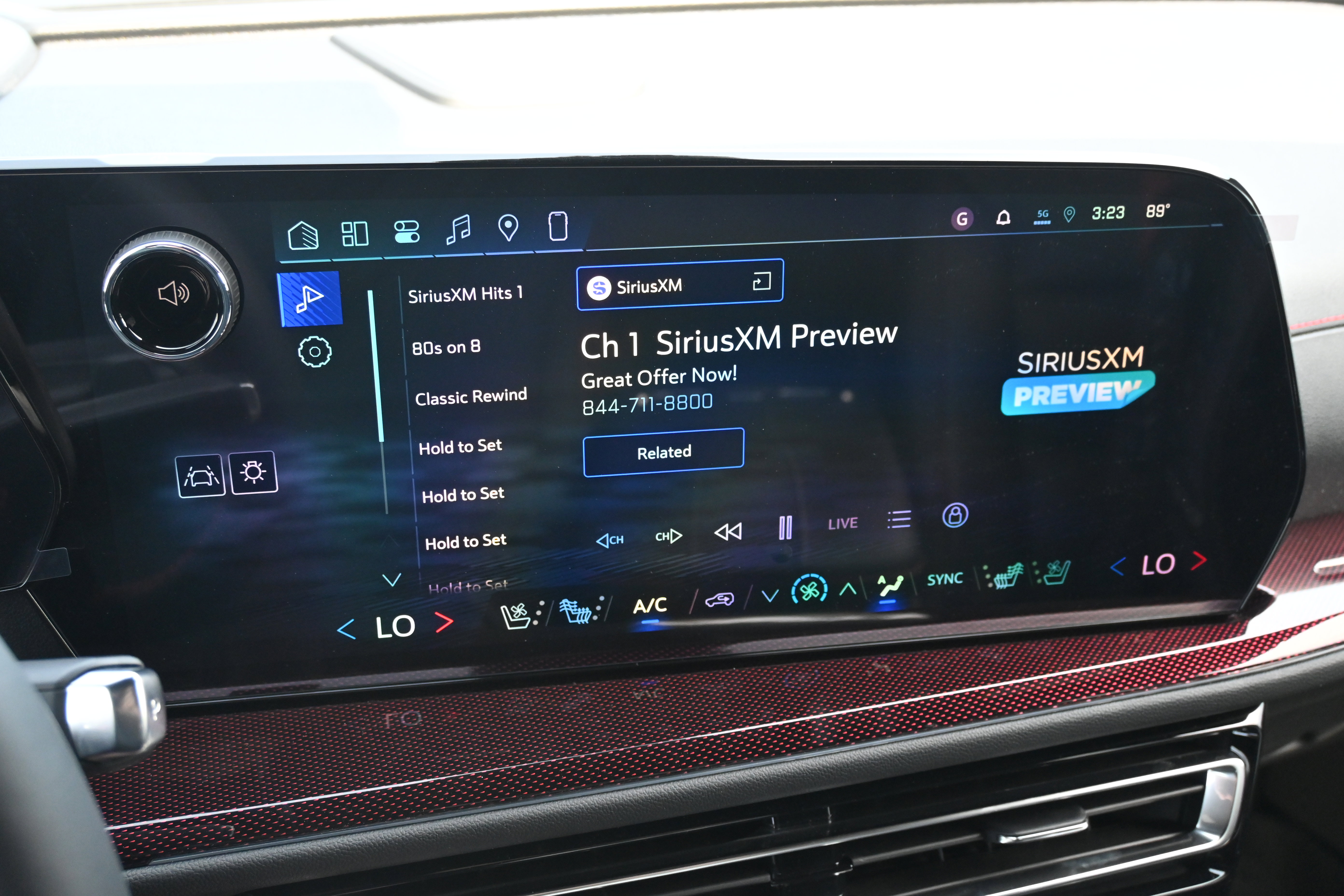 New 2026 Chevrolet Traverse RS w/ LPO, Floor Liner Package FWD image 37